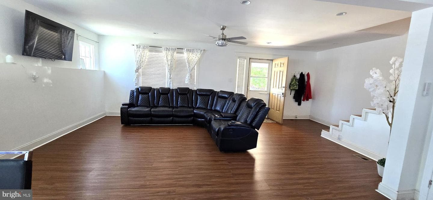 257 E Jackson Street photo 54