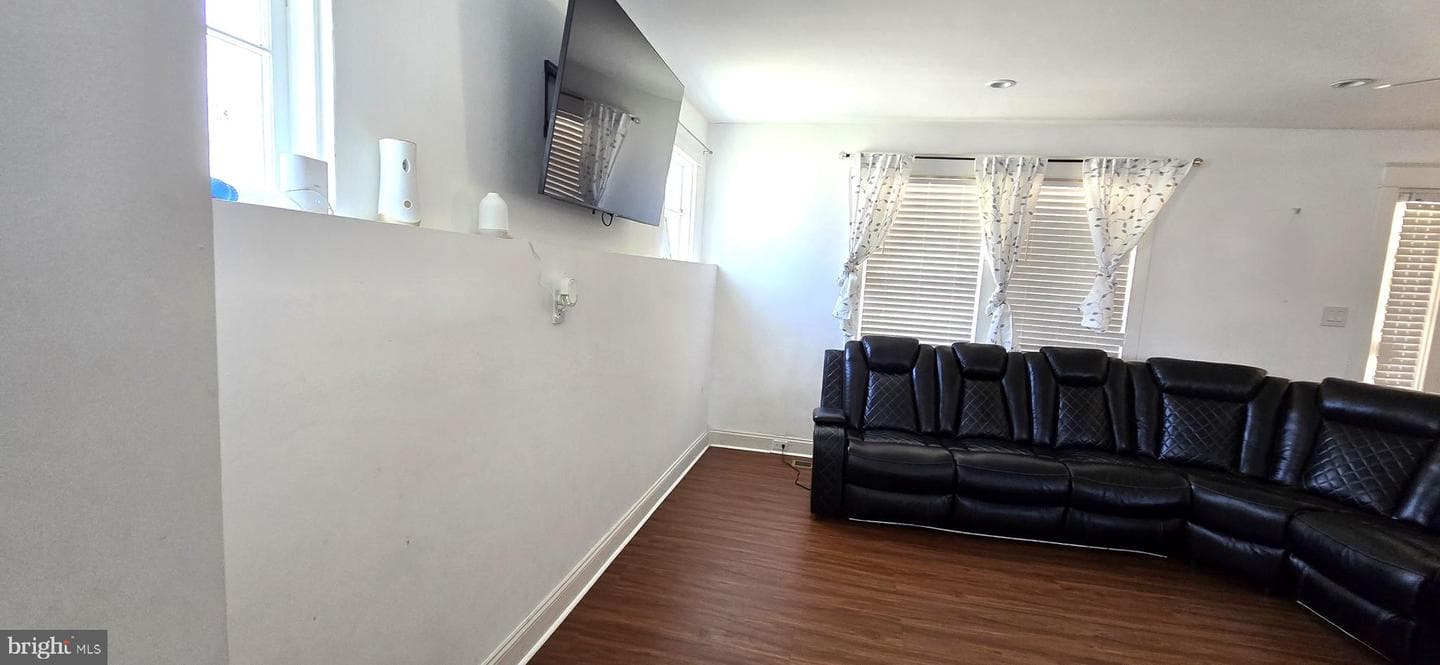 257 E Jackson Street photo 56