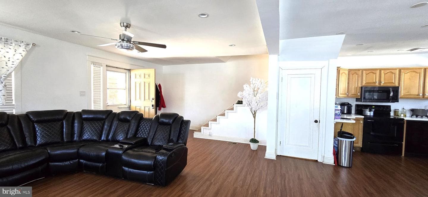 257 E Jackson Street photo 58