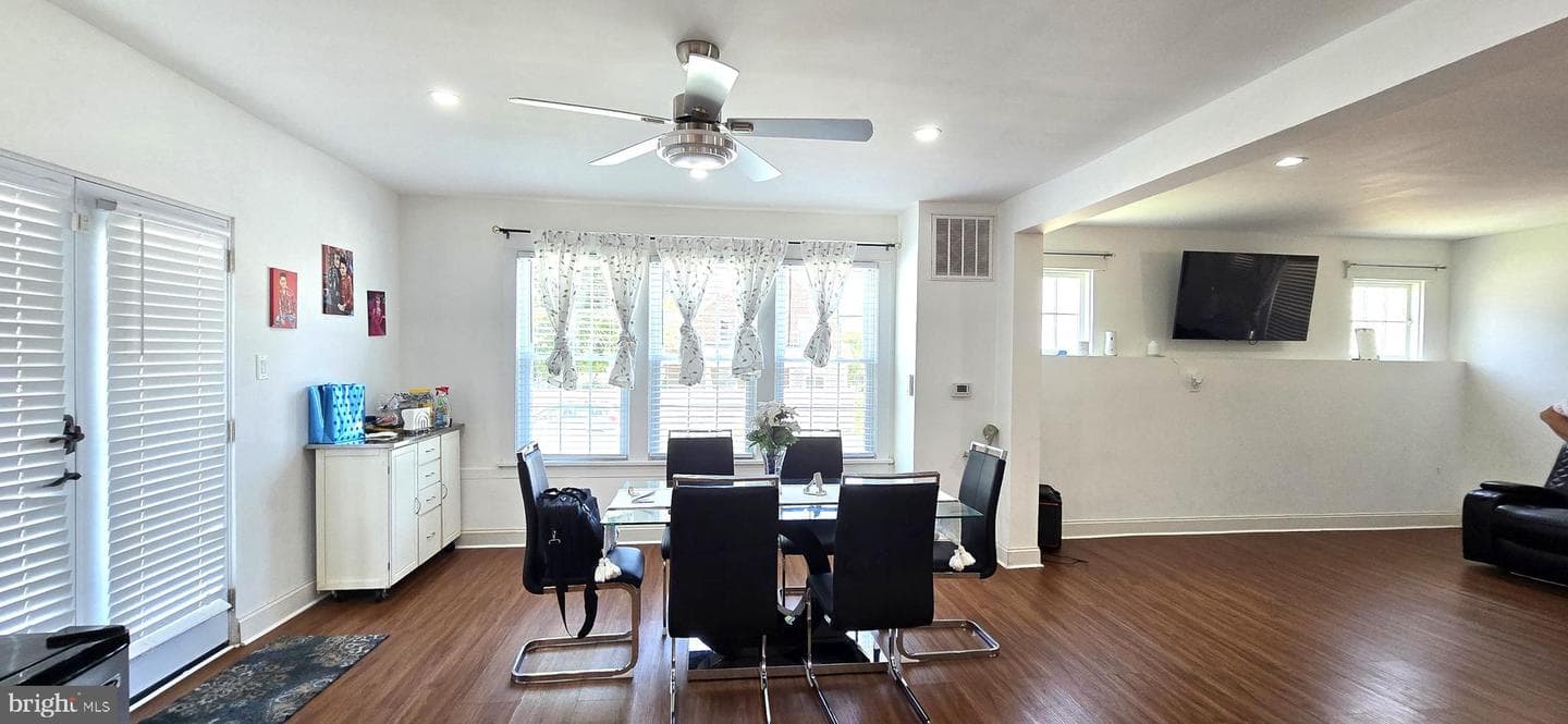 257 E Jackson Street photo 63