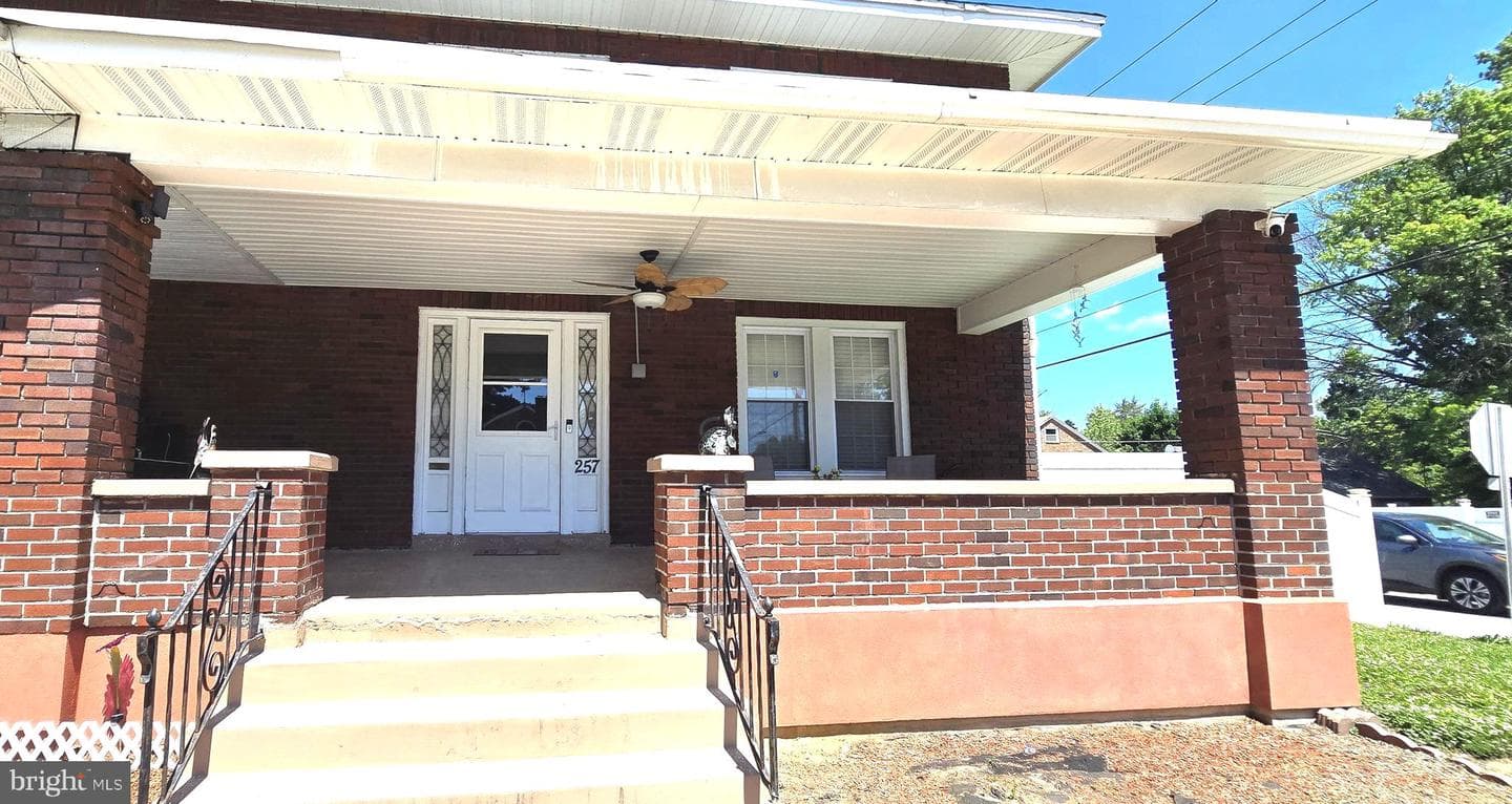257 E Jackson Street photo 8