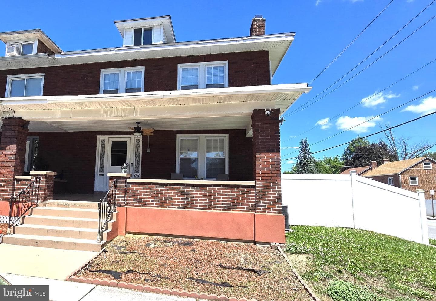257 E Jackson Street photo 9