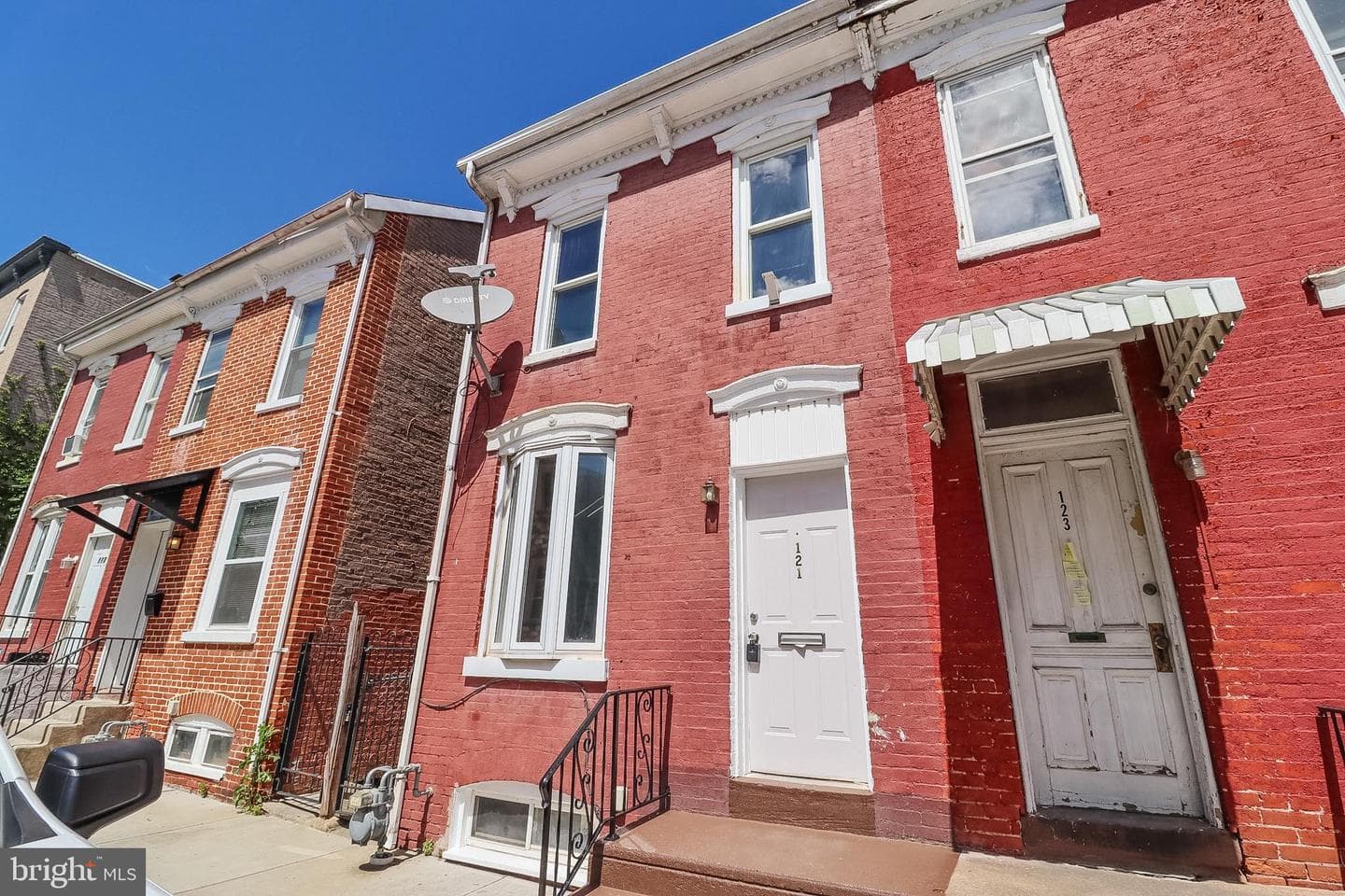 121 S West St, York