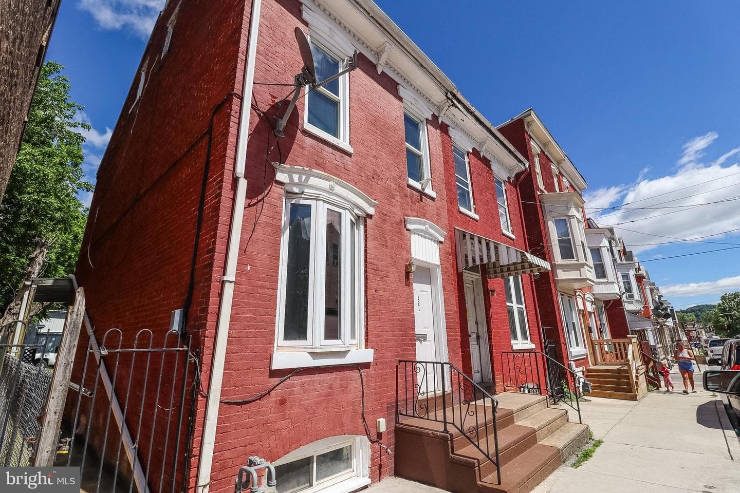 121 S West St, York
