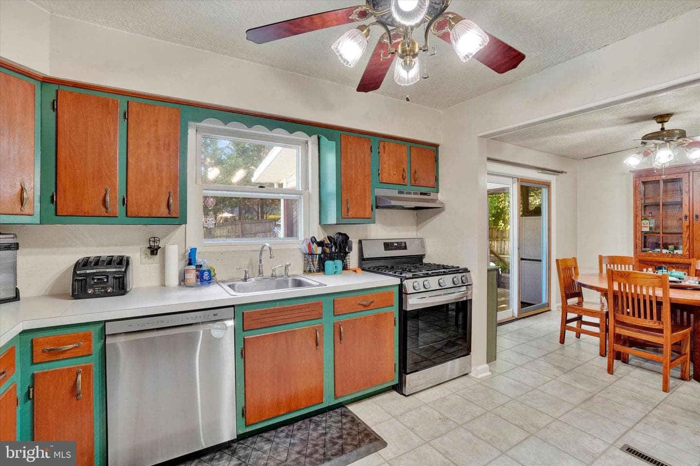 105 Lexington Road photo 11