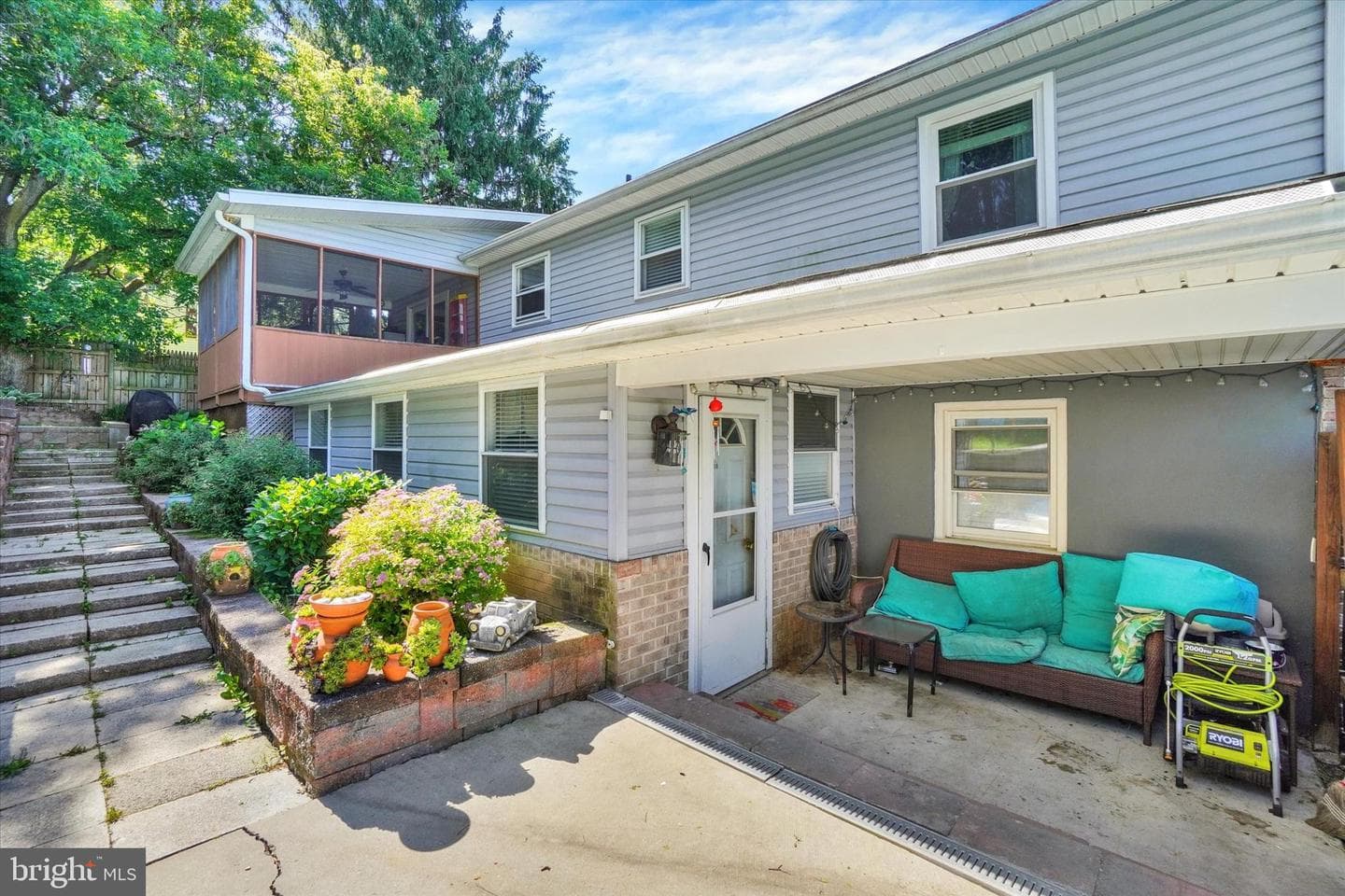 105 Lexington Road photo 25