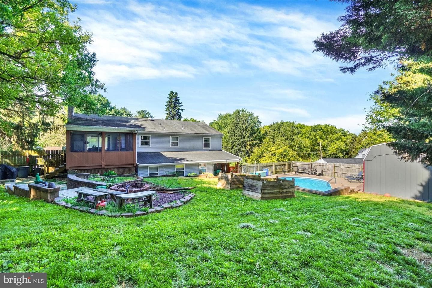 105 Lexington Road photo 27