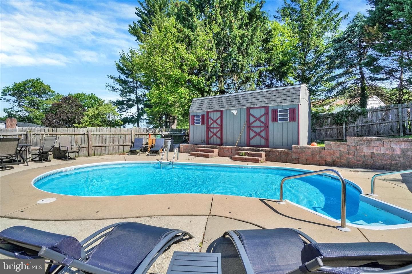 105 Lexington Road photo 29