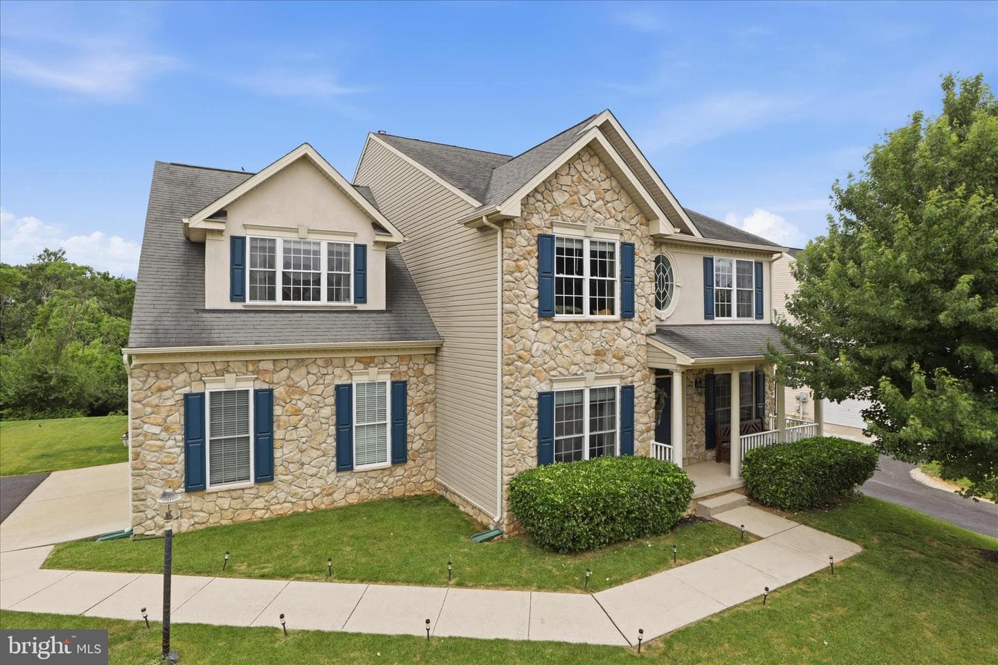 1042 Silver Maple Circle photo 3