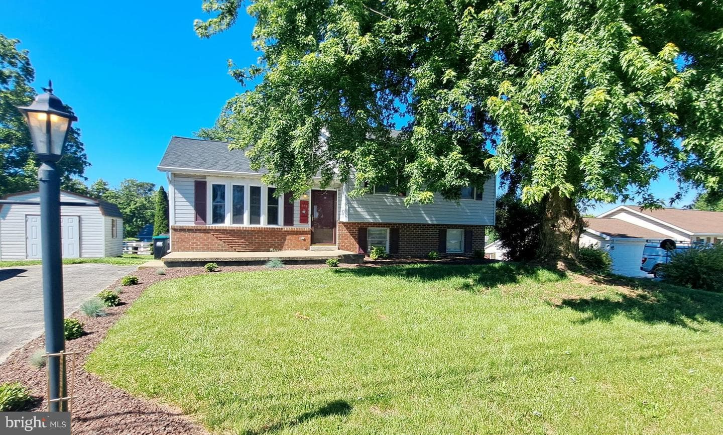 451 Clover Lane photo 3
