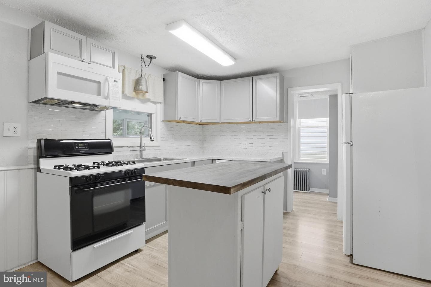 105 E Maple Street photo 11