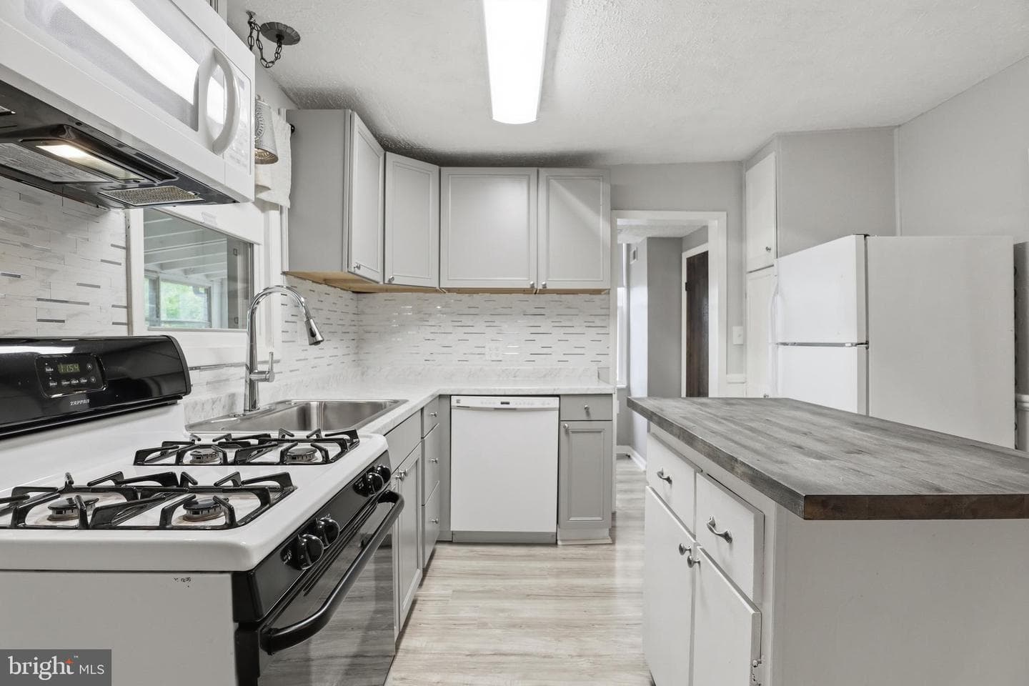 105 E Maple Street photo 12