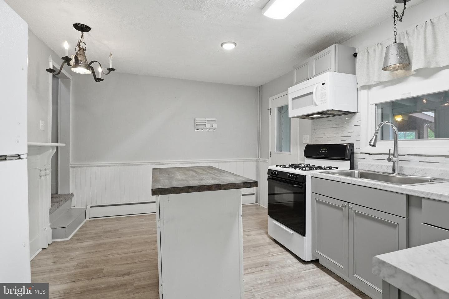 105 E Maple Street photo 13