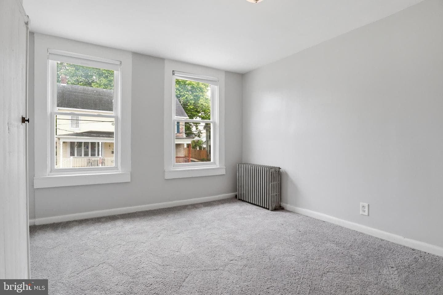 105 E Maple Street photo 18