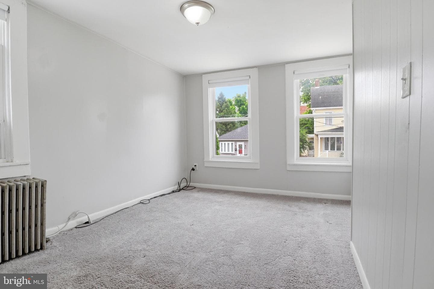 105 E Maple Street photo 20