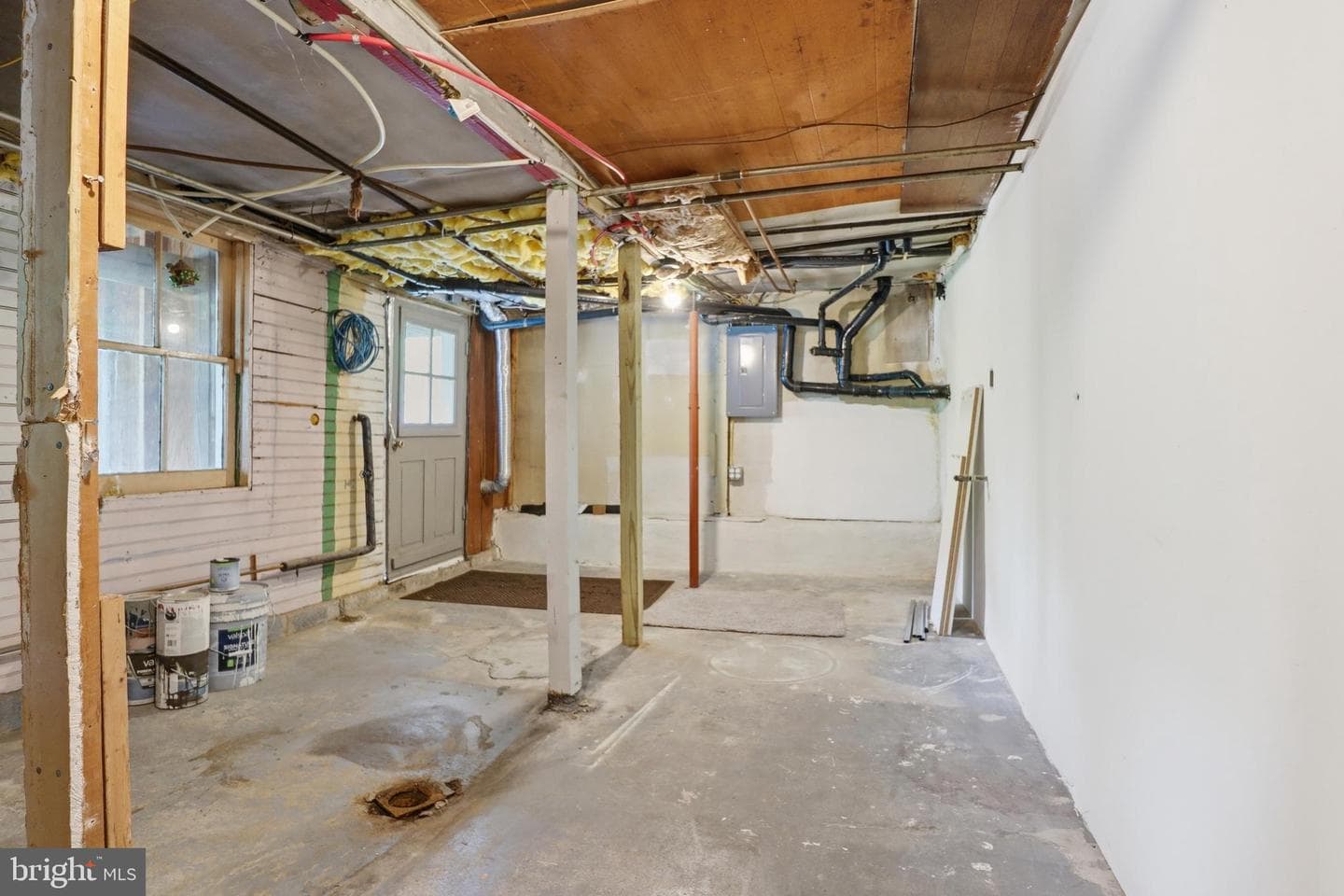 105 E Maple Street photo 27