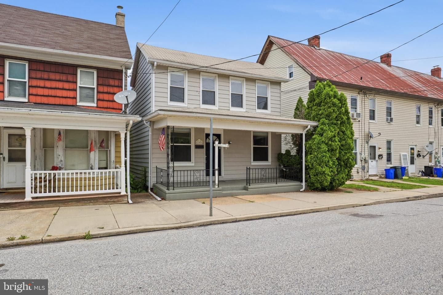 105 E Maple Street photo 3