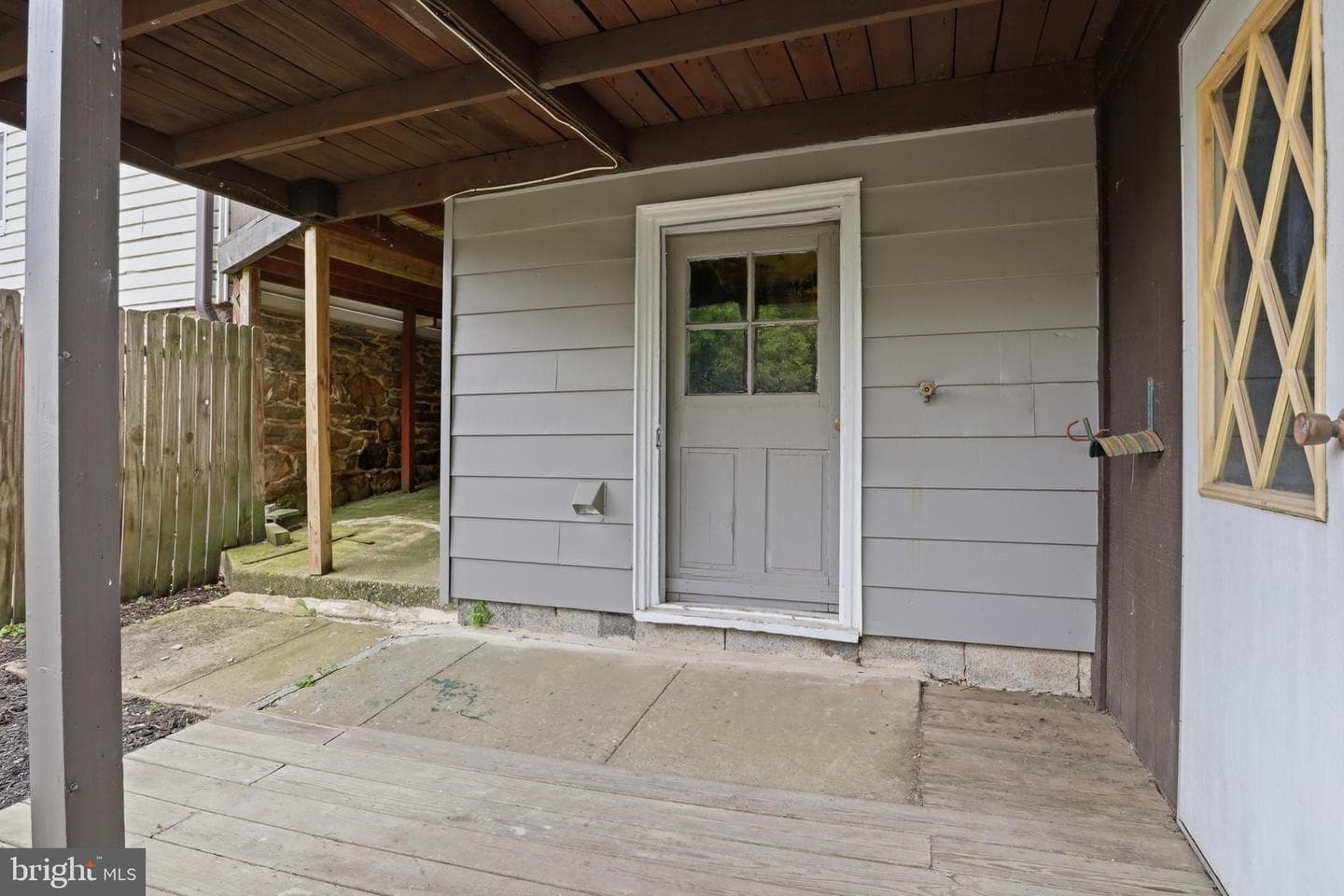105 E Maple Street photo 32