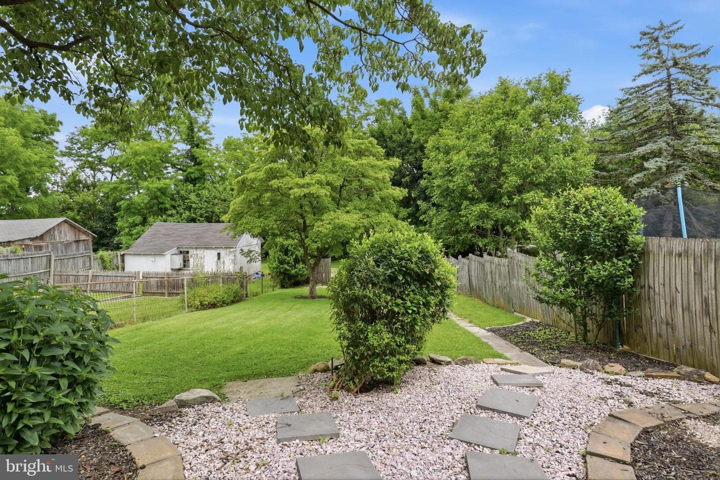 105 E Maple Street photo 33