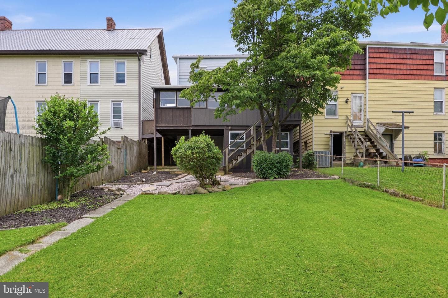 105 E Maple Street photo 34