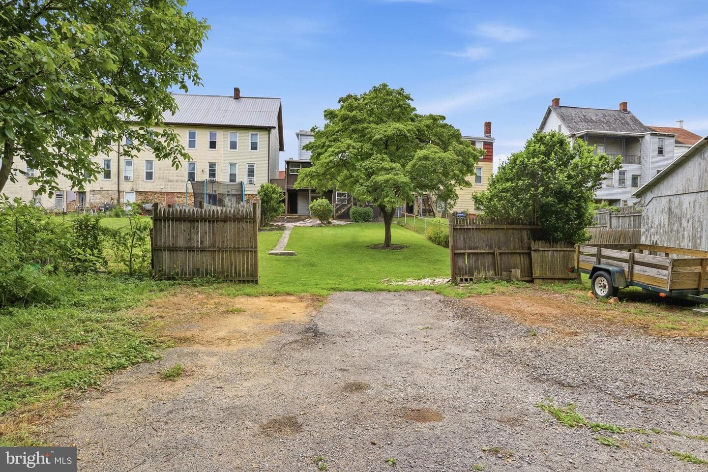 105 E Maple Street photo 35