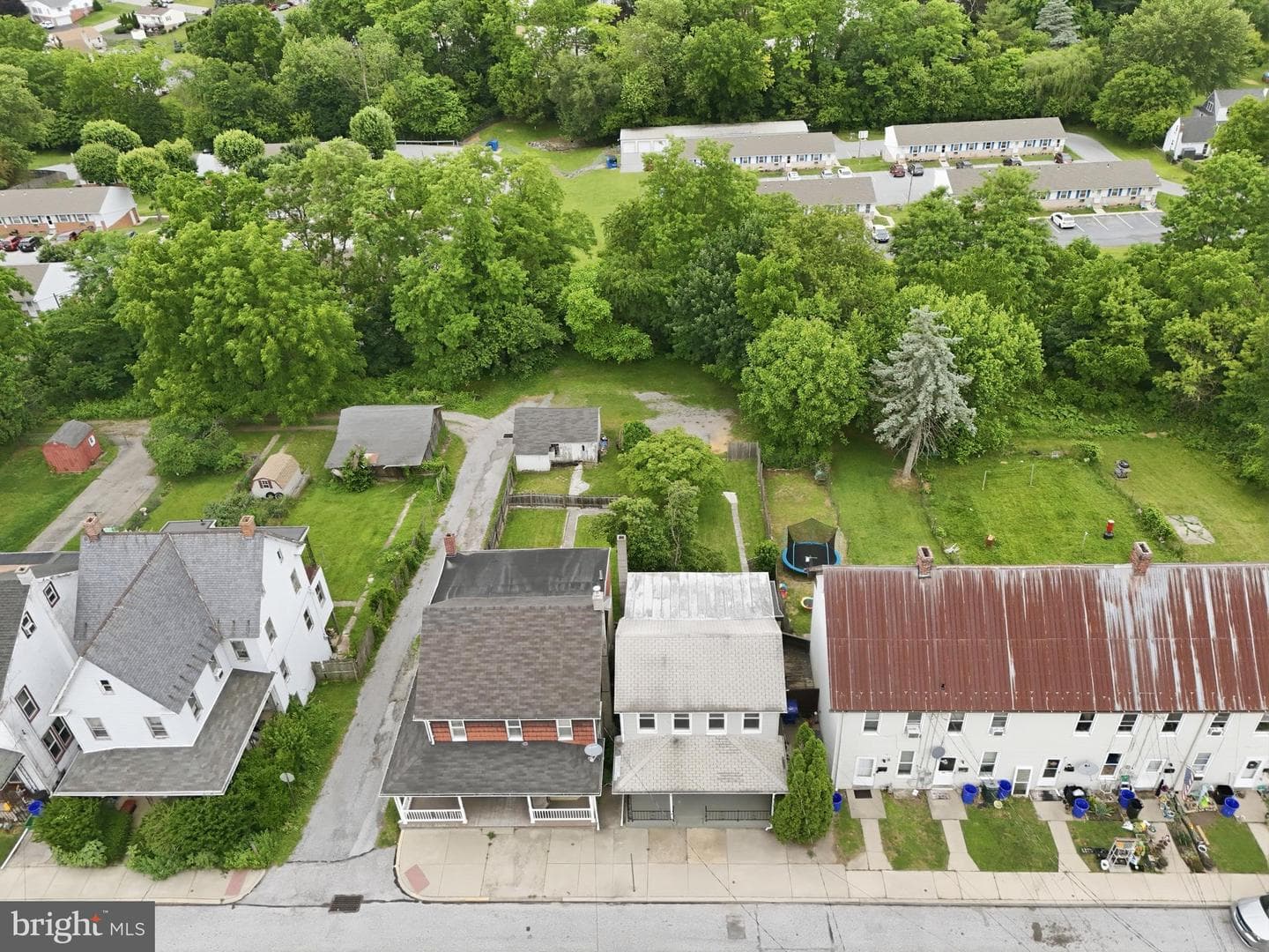 105 E Maple Street photo 36
