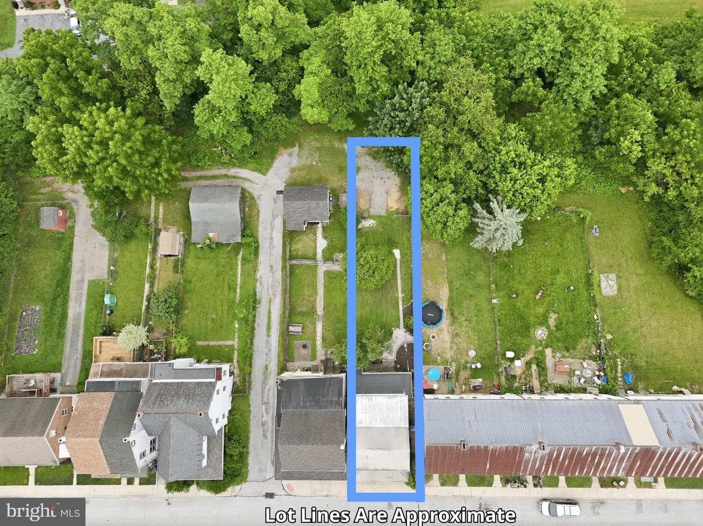 105 E Maple Street photo 37