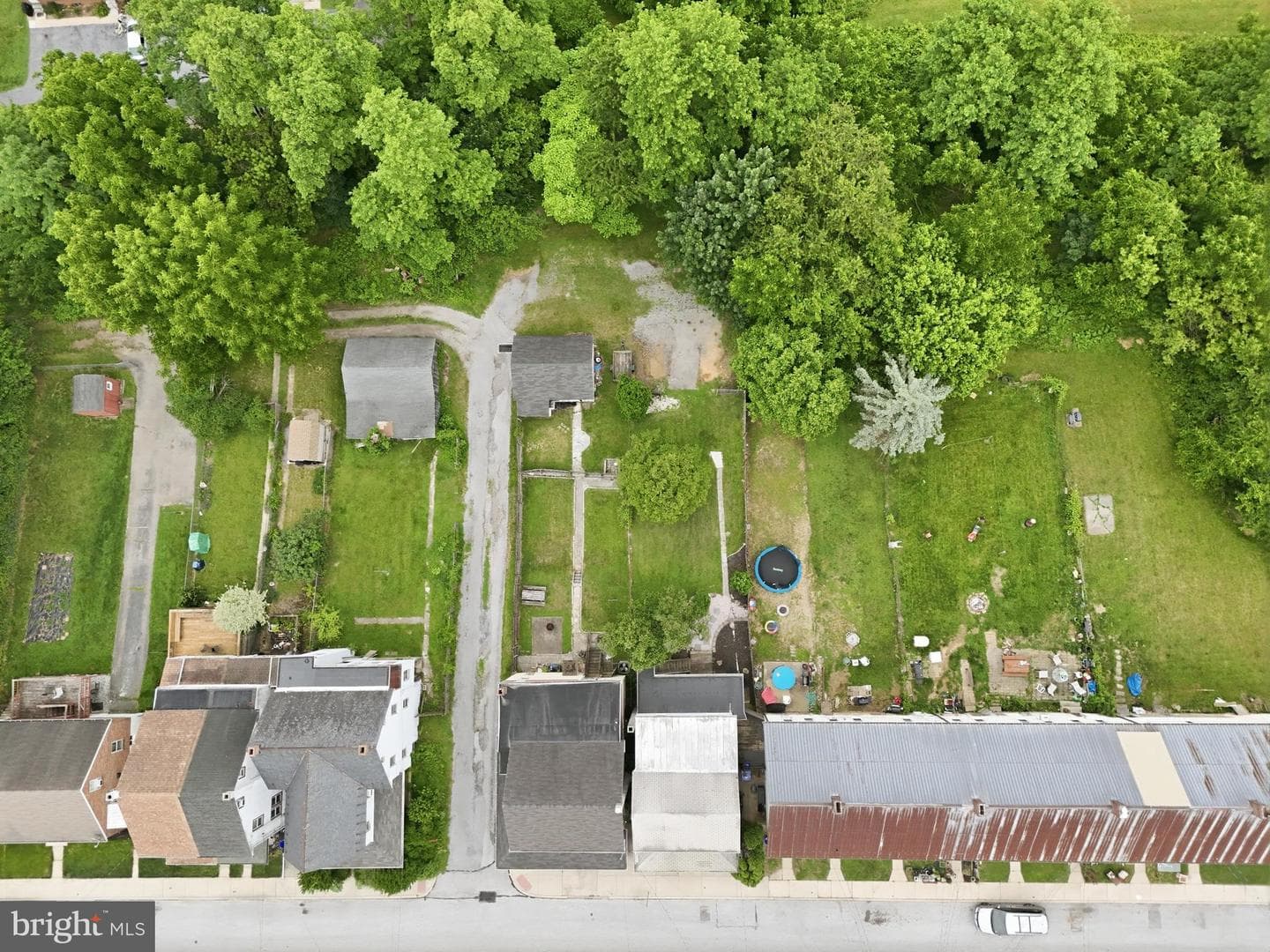 105 E Maple Street photo 38