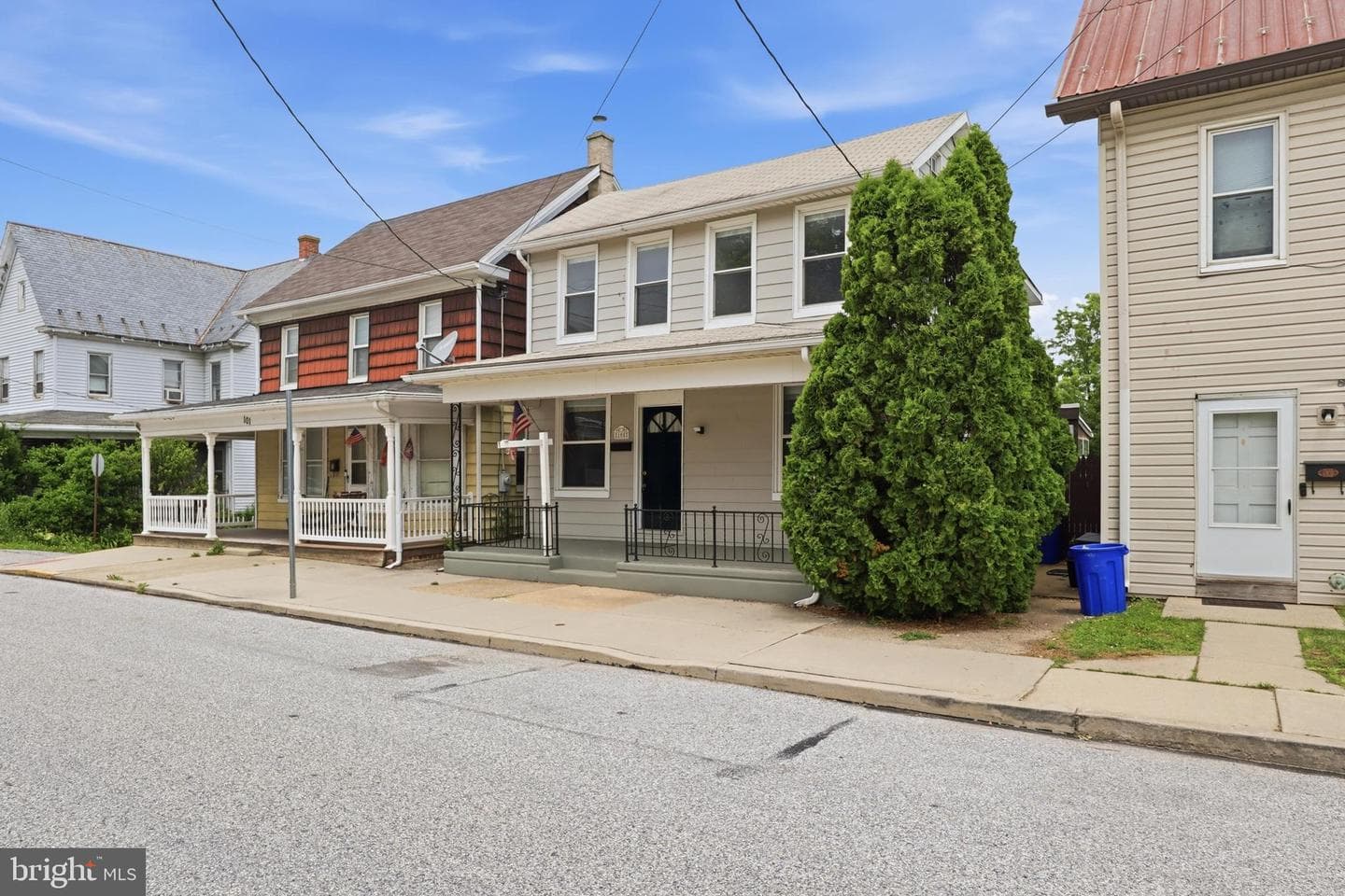 105 E Maple Street photo 4
