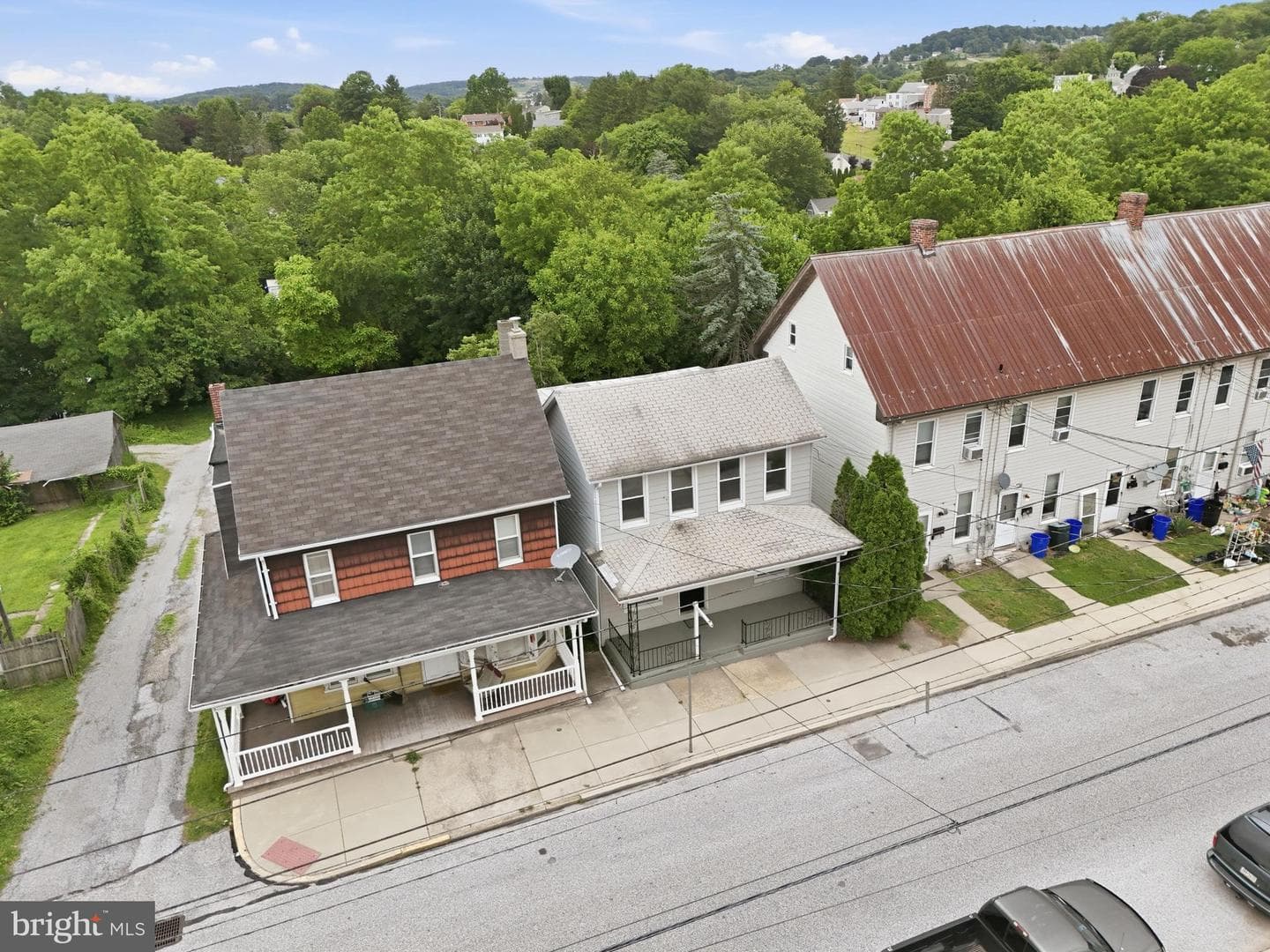 105 E Maple Street photo 41