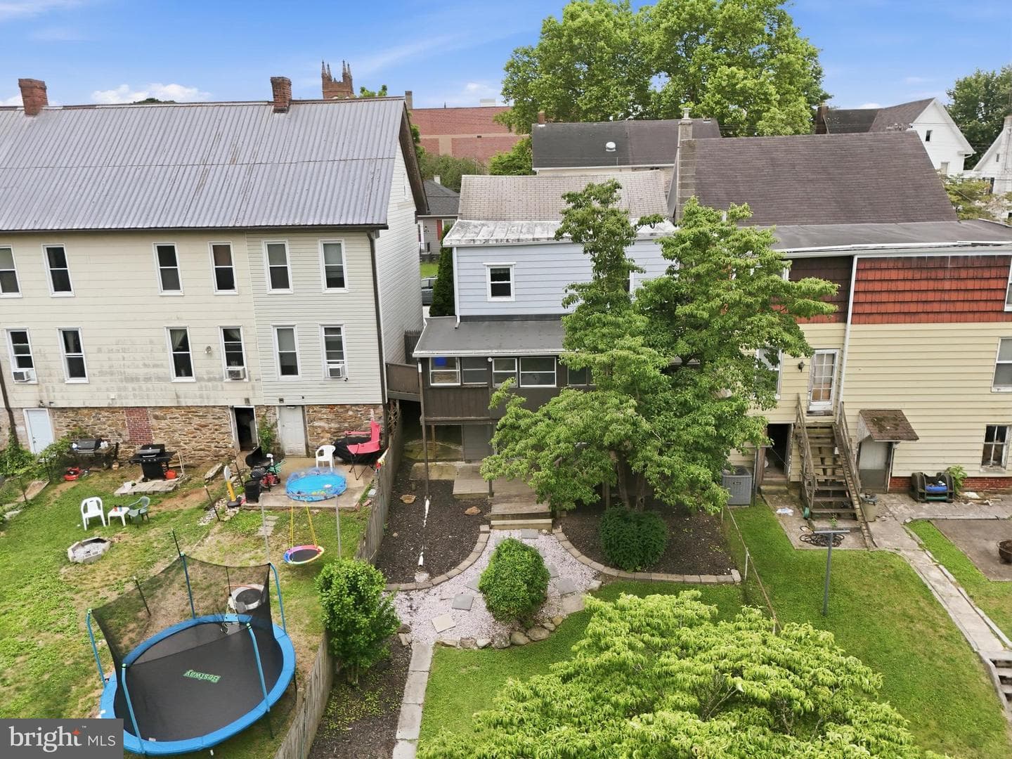 105 E Maple Street photo 45