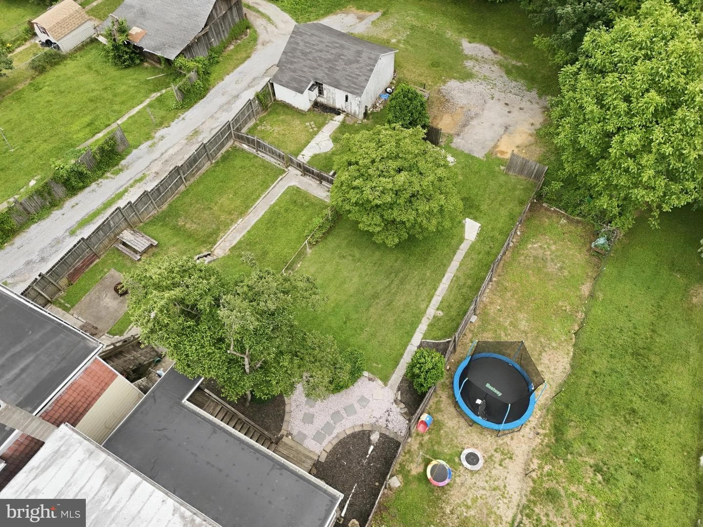 105 E Maple Street photo 46