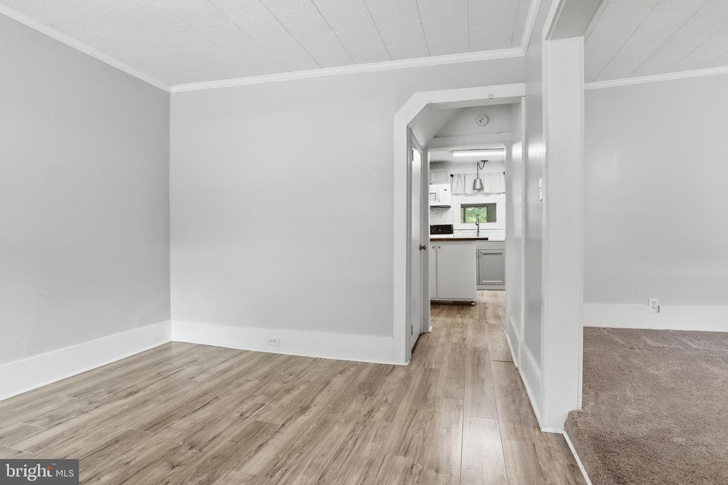 105 E Maple Street photo 6
