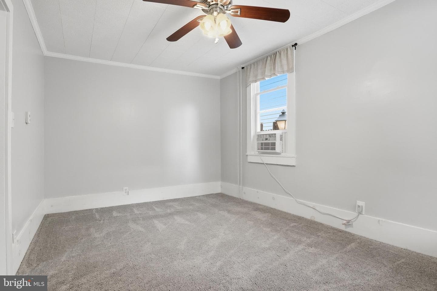 105 E Maple Street photo 9