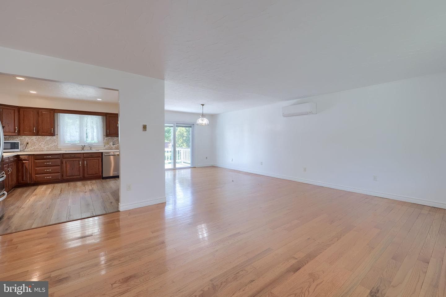 3495 Edenbridge Road photo 4