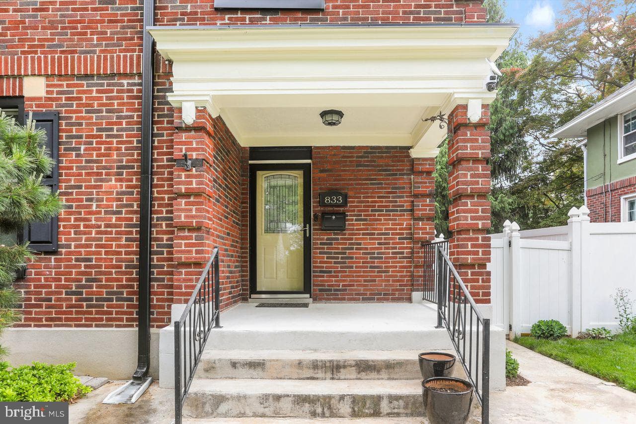 833 Arlington Road photo 3