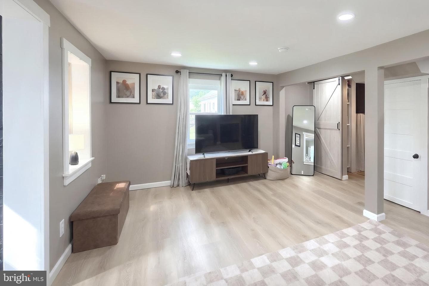 101 S Fern Avenue photo 11