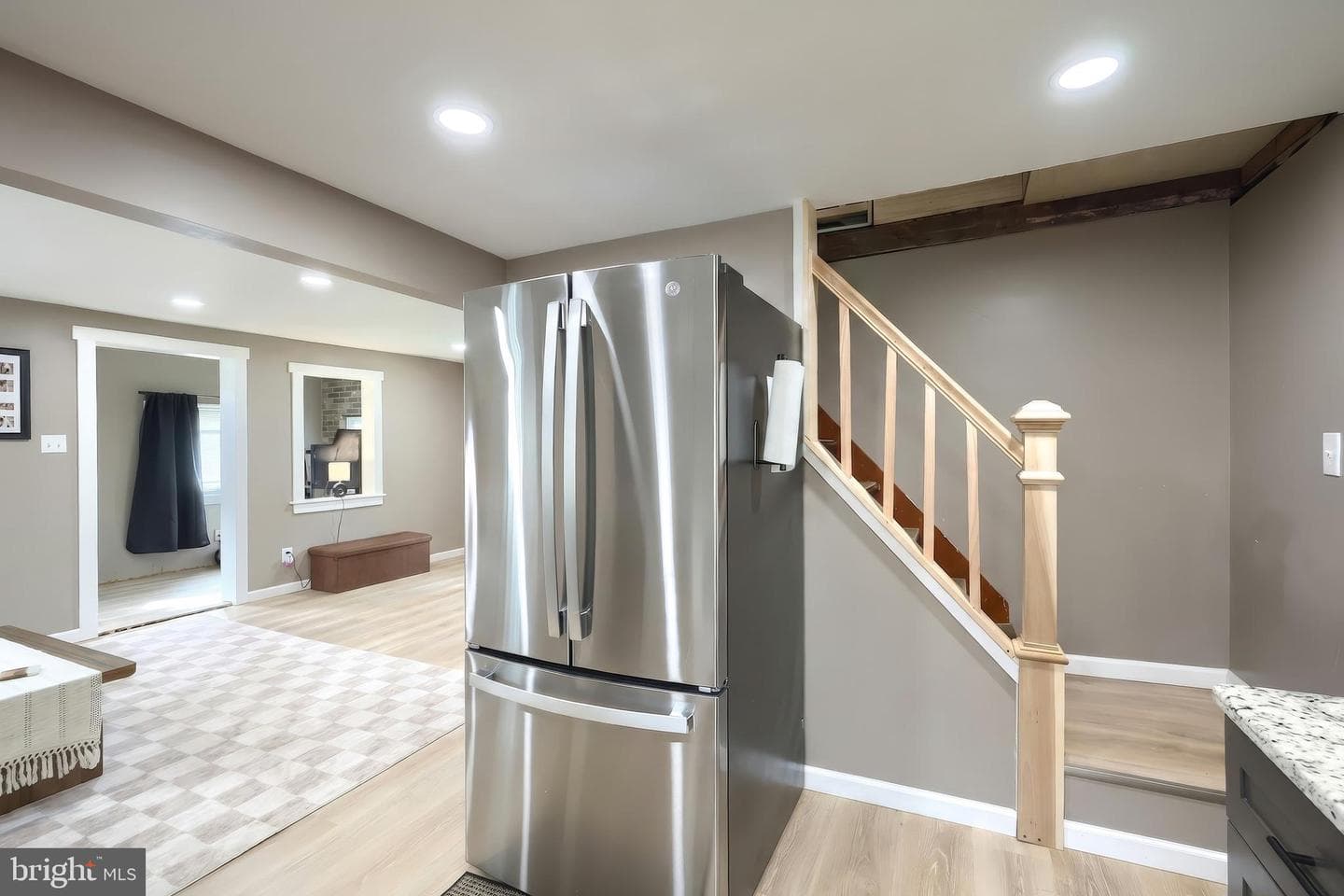 101 S Fern Avenue photo 13
