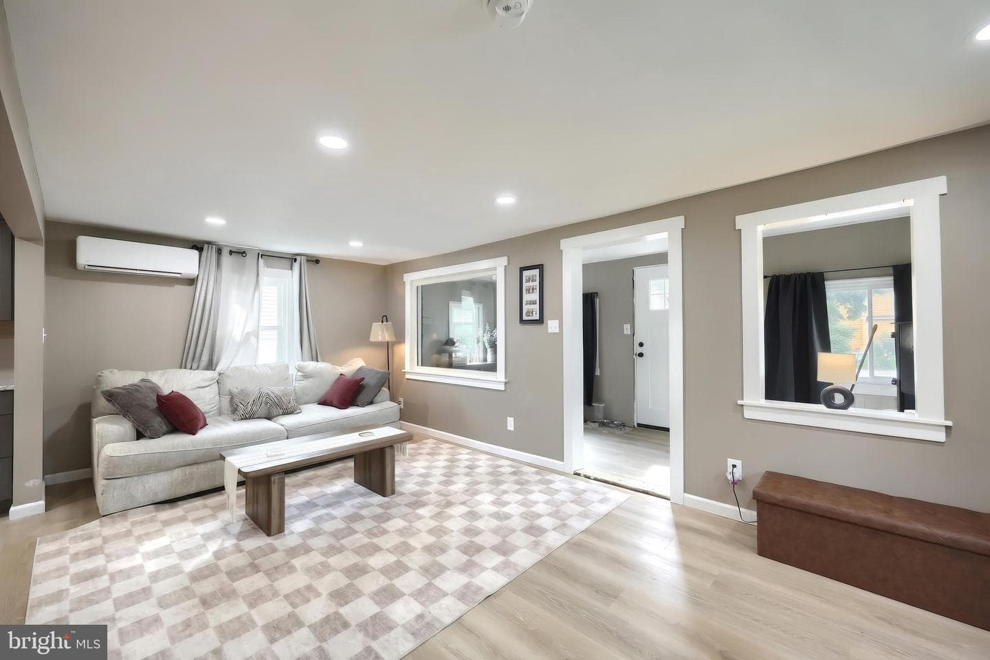 101 S Fern Avenue photo 15