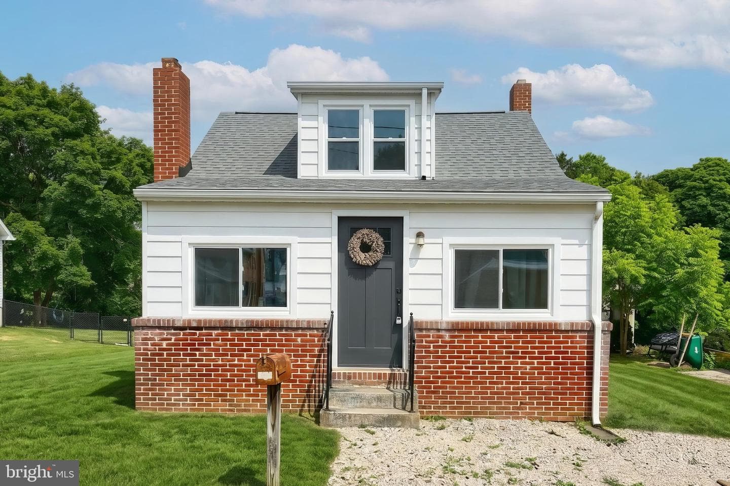 101 S Fern Avenue photo 2