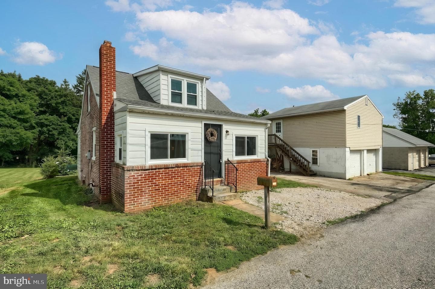 101 S Fern Avenue photo 3