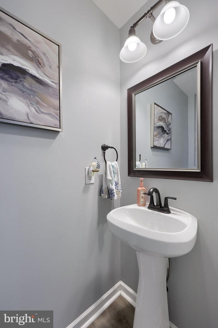 100 Surrey Lane photo 19