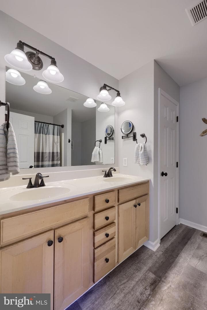100 Surrey Lane photo 23
