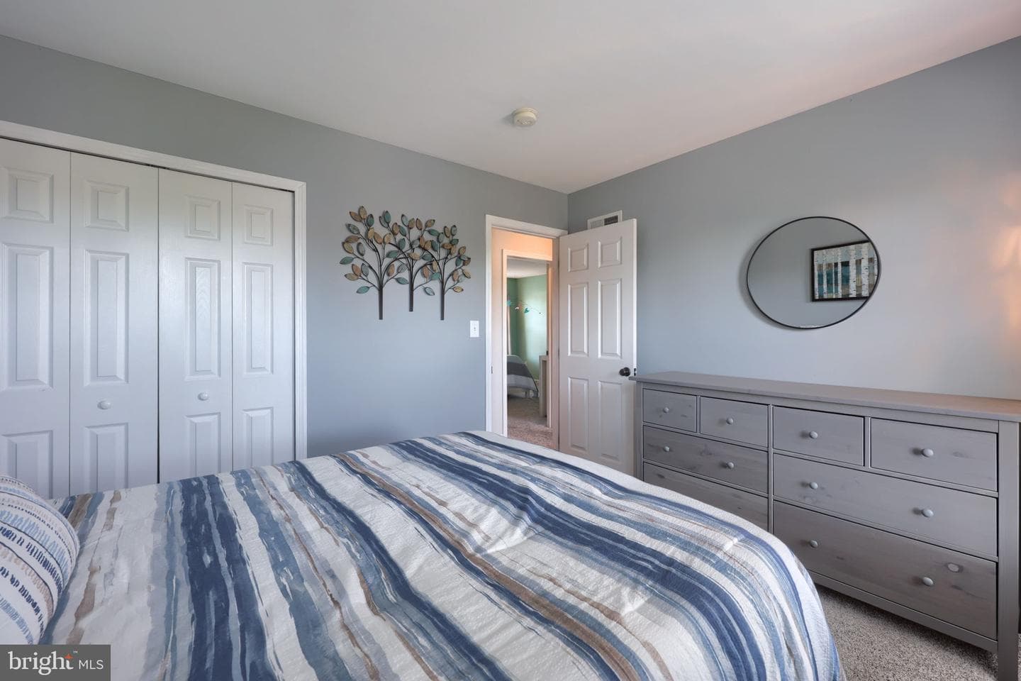 100 Surrey Lane photo 25