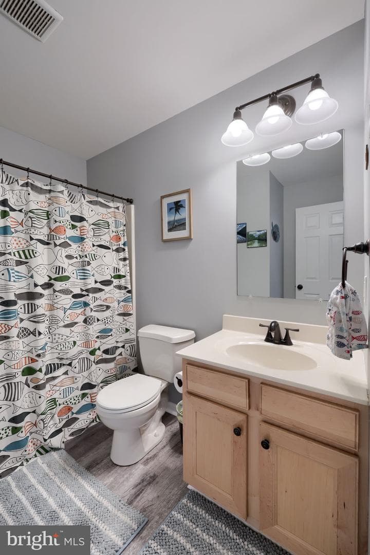 100 Surrey Lane photo 28