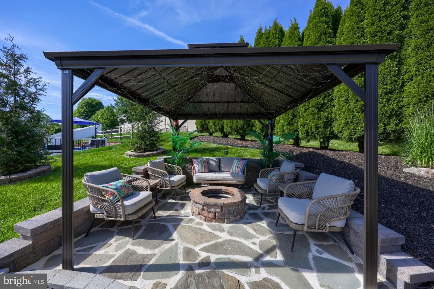 100 Surrey Lane photo 40