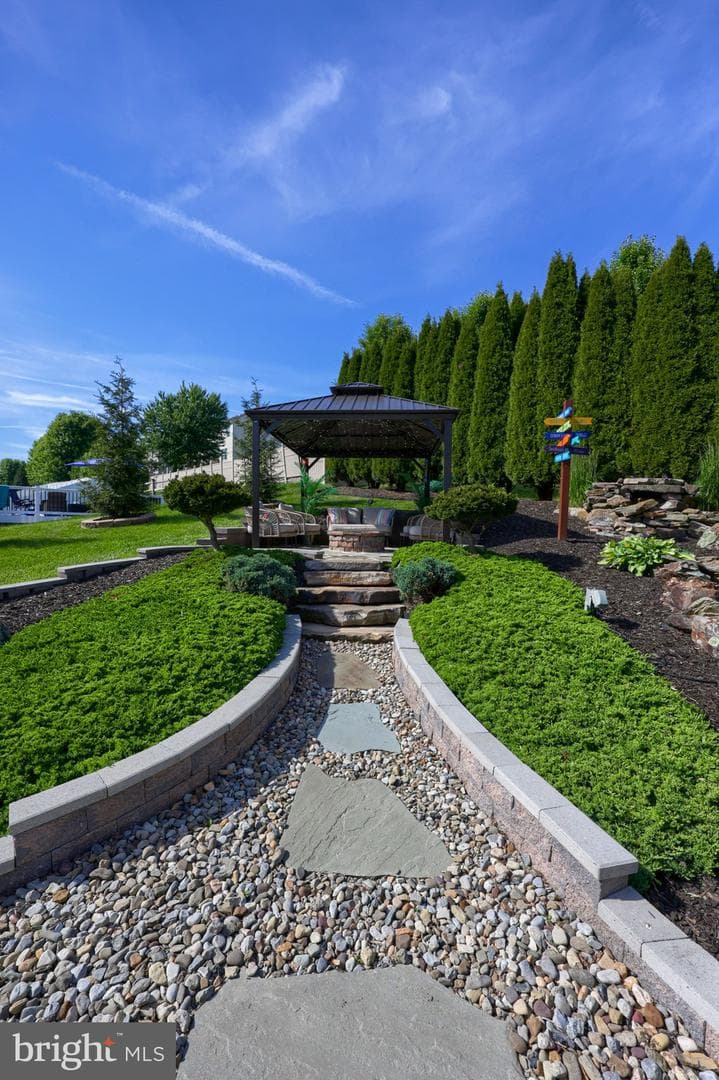 100 Surrey Lane photo 41