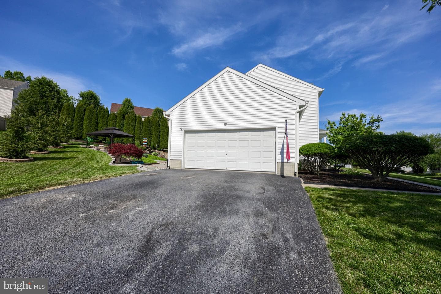 100 Surrey Lane photo 42