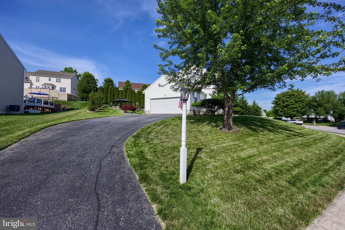 100 Surrey Lane photo 43