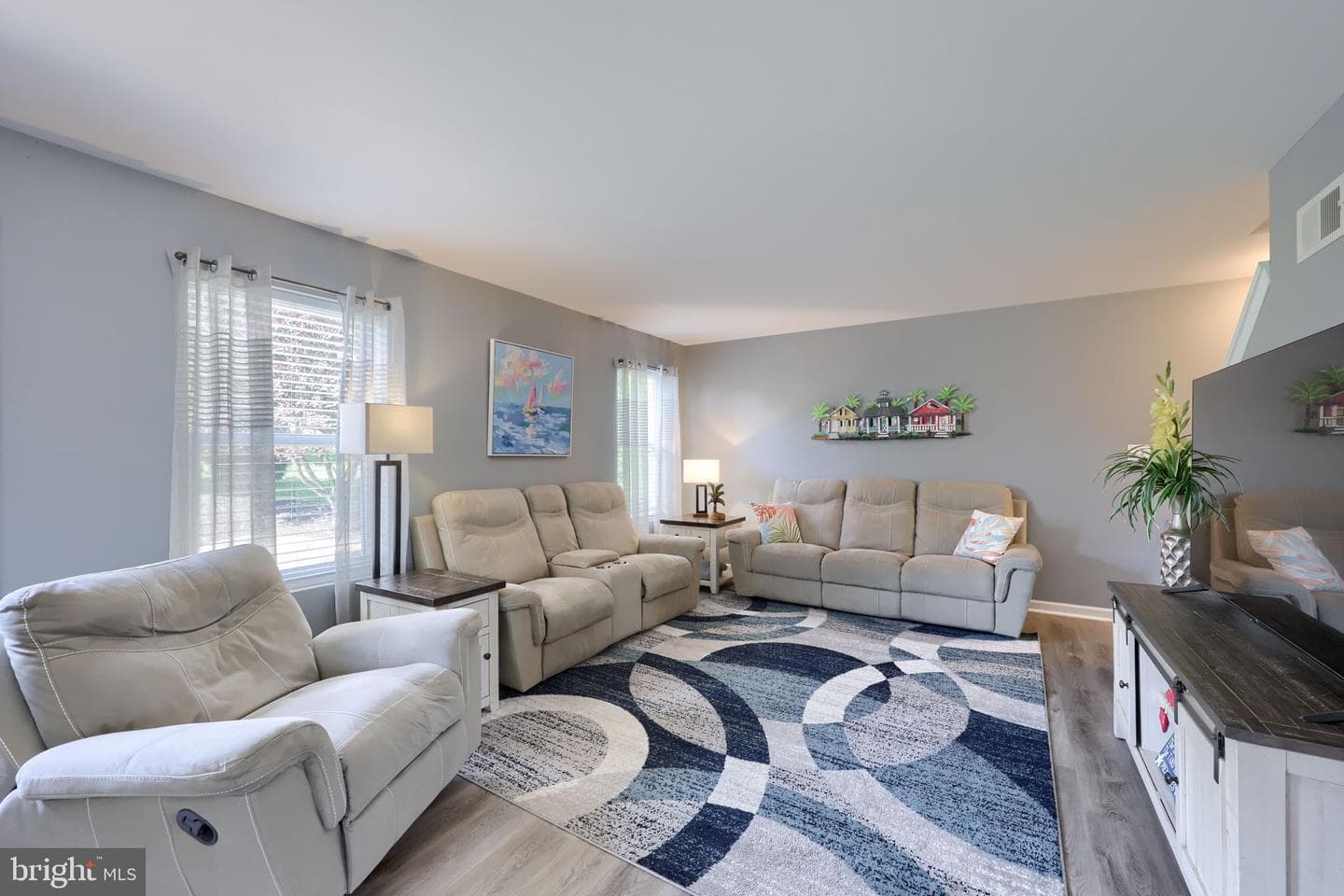 100 Surrey Lane photo 5